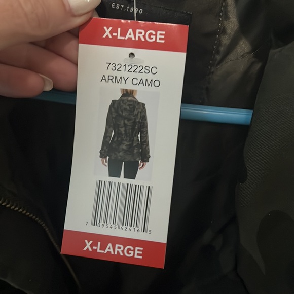 Beautiful camo jacket women’s - Picture 2 of 4